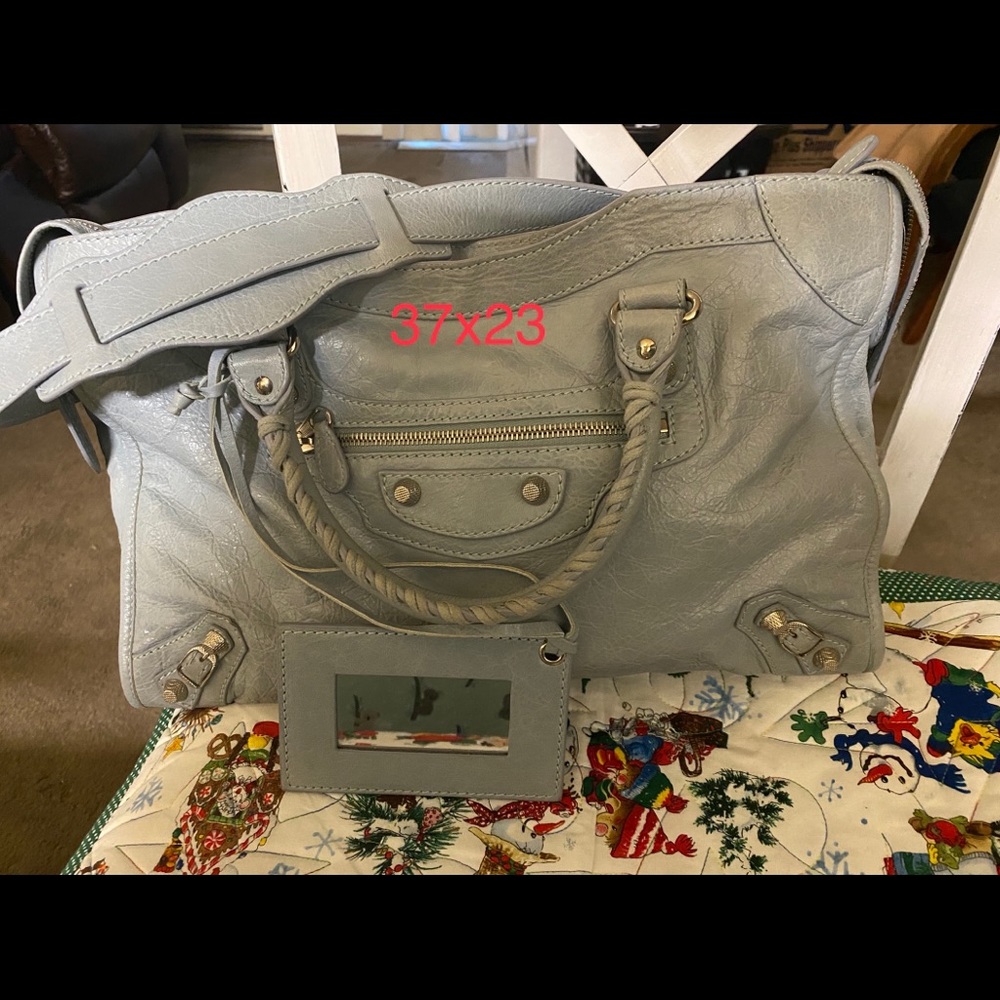 Purses - Picture 3 of 16